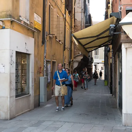 Backpackers House Venice-3